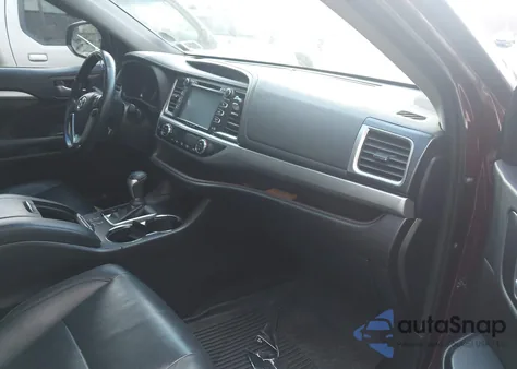 2019 Toyota Highlander Xle z USA, uszkodzony, nr VIN 5TDJZRFH5KS927491